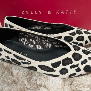 Rothy’s inspired leopard print flats! Almond toe flats have never been worn!